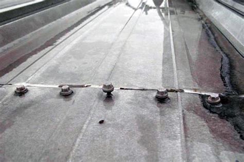 Metal Roof Leaks Around Screws: Causes and。